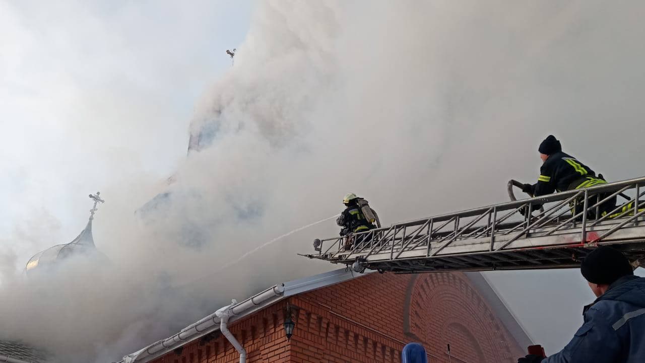 На Днепропетровщине загорелся храм