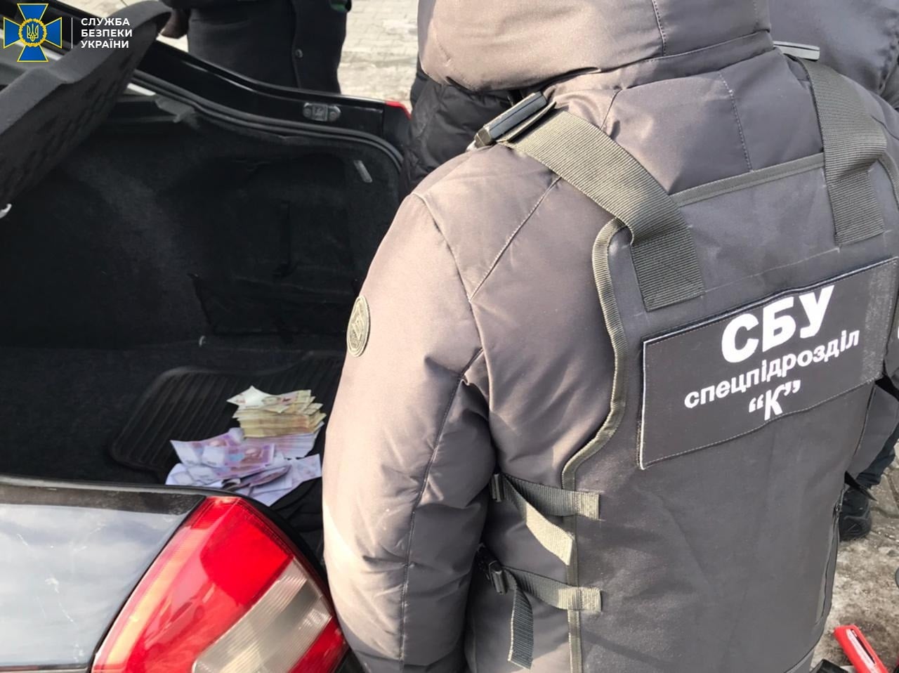 В Днепропетровской области полицейский попался на взятке