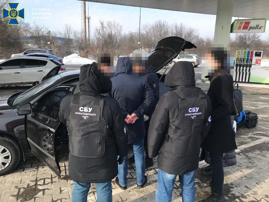 В Днепропетровской области полицейский попался на взятке