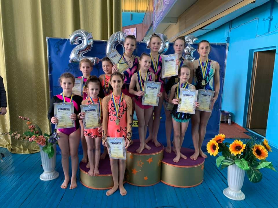 В Каменском провели городской чемпионат по спортивной акробатике