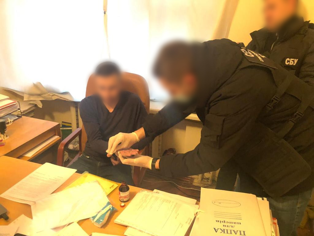 На Днепропетровщине чиновник погорел на взятке