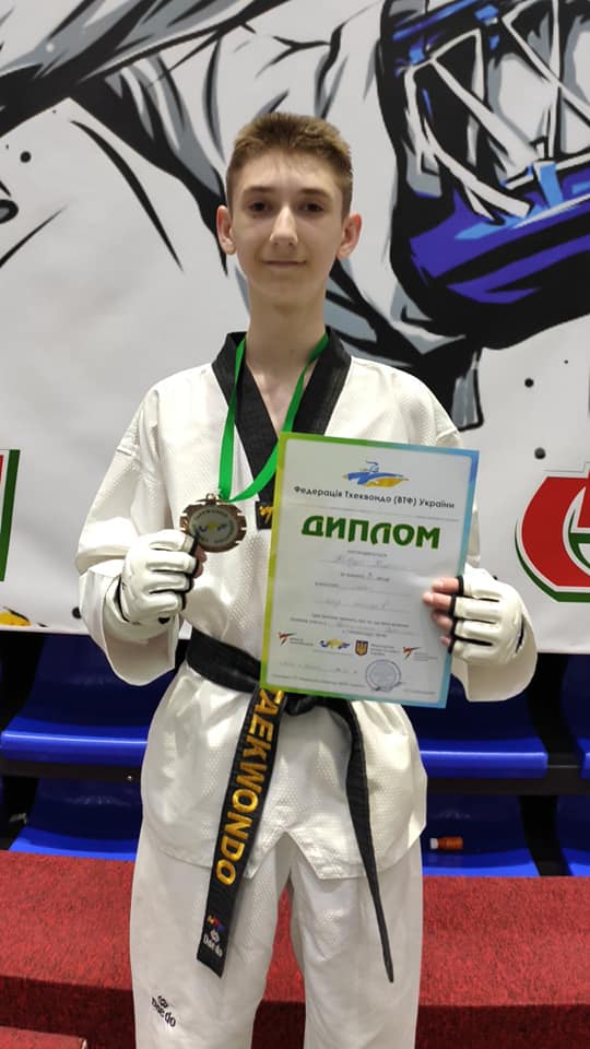 Каменские тхеквондисты стали призерами чемпионата Украины