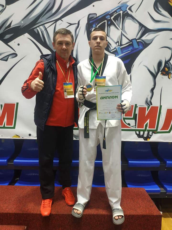 Каменские тхеквондисты стали призерами чемпионата Украины