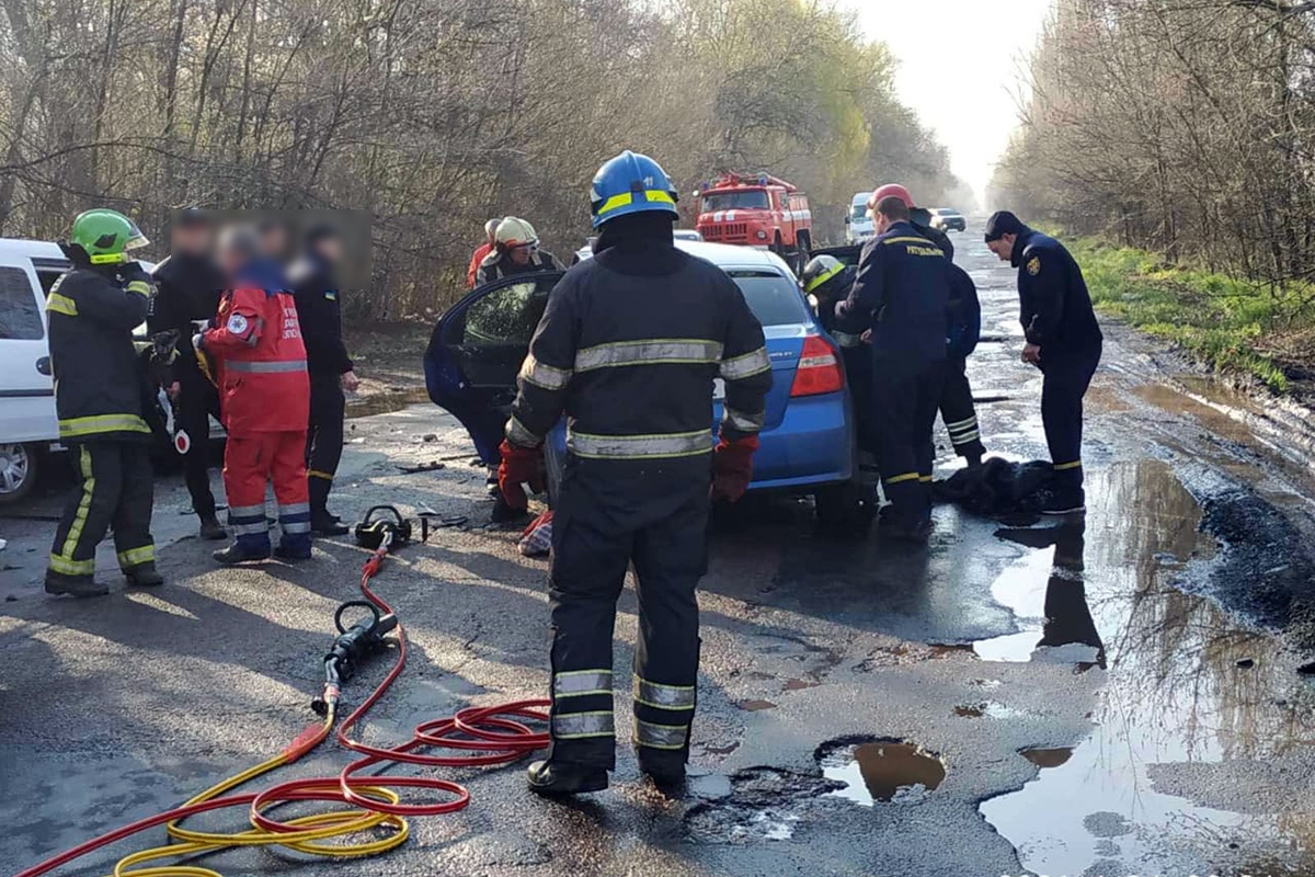 ДТП на Днепропетровщине: погиб мужчина, еще двое пострадали 