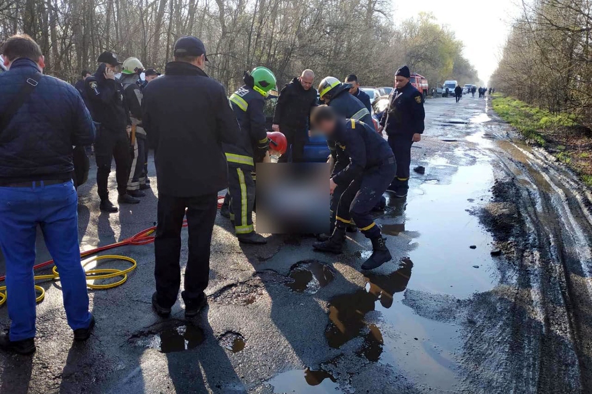 ДТП на Днепропетровщине: погиб мужчина, еще двое пострадали 