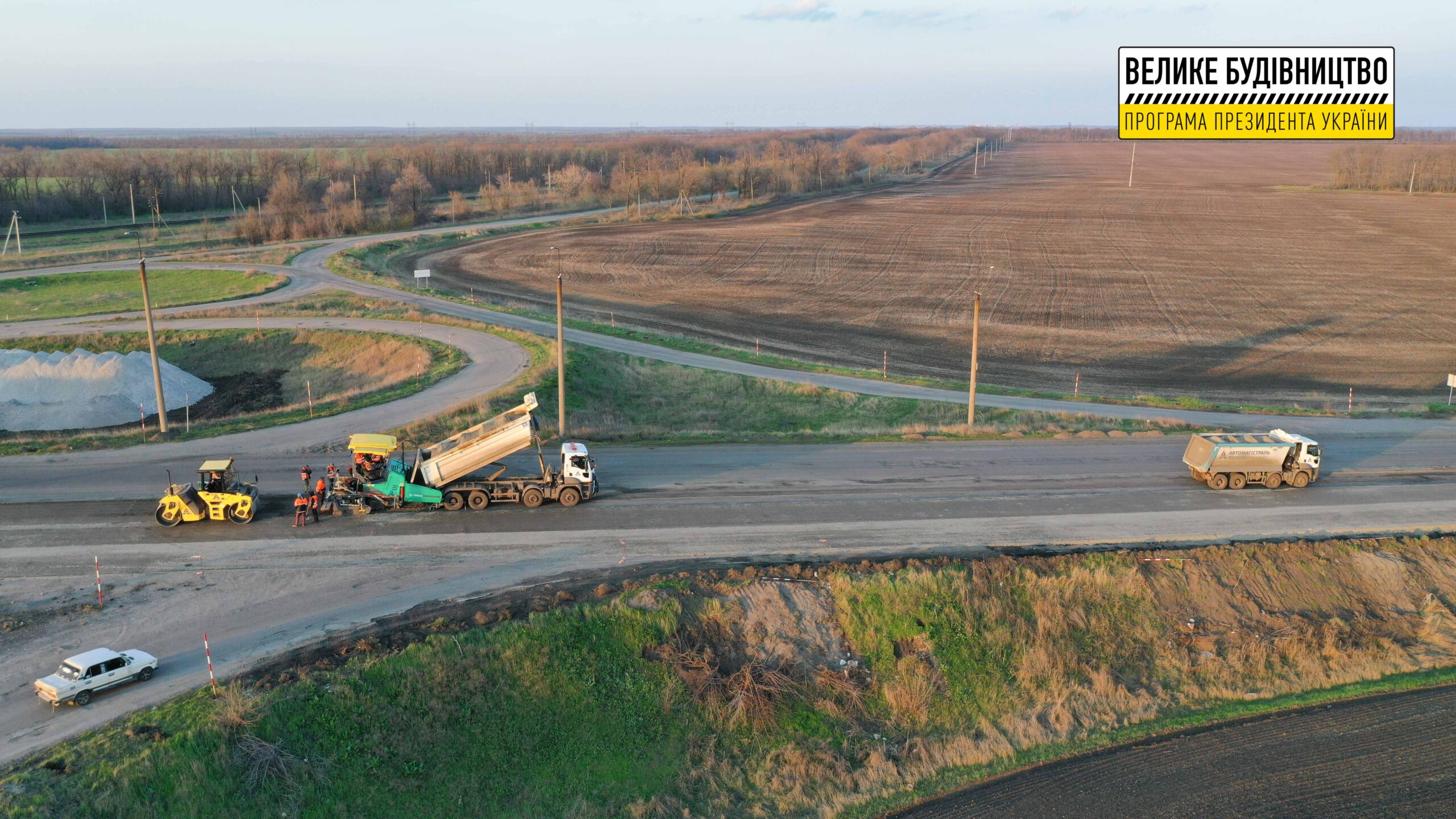 На Днепропетровщине ремонтируют трассу Знаменка-Луганск-Изварино