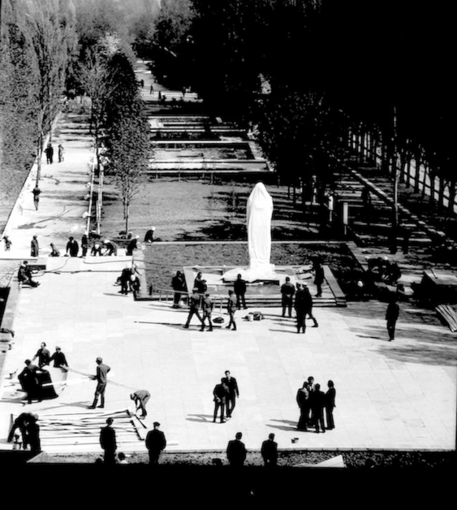 Бюсту Брежнева – 45 лет: история, интересные факты и старые фото