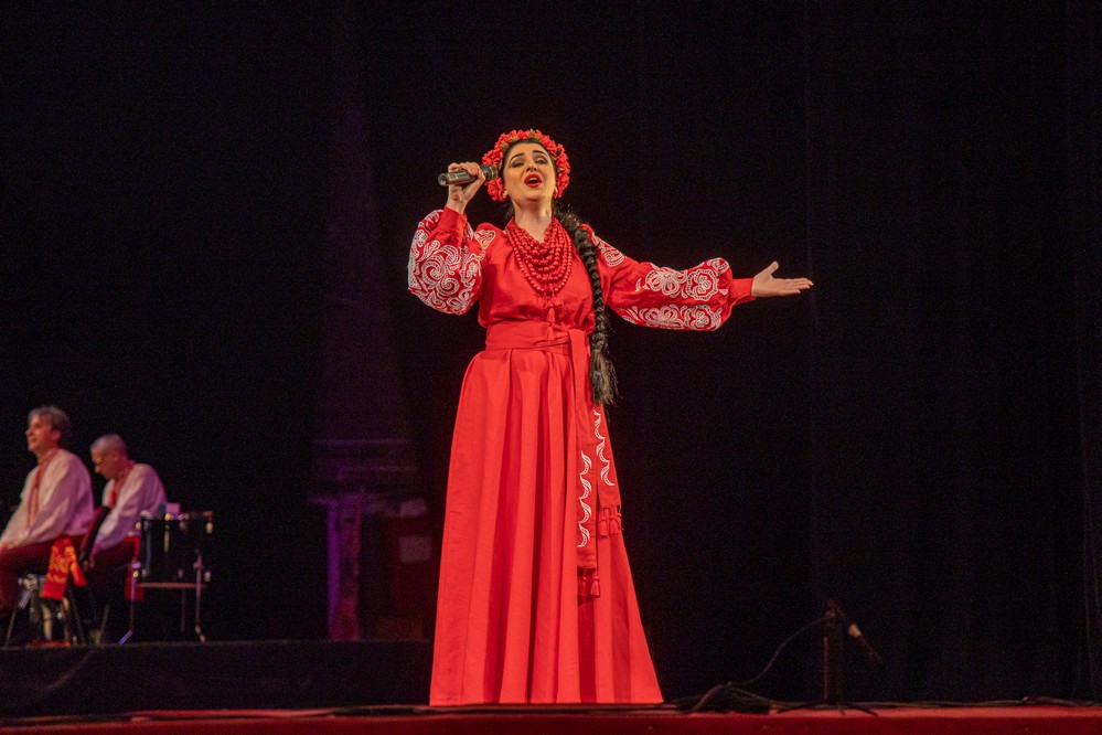 У Кам’янському дітям вручили рюкзаки та шкільне приладдя (відео)