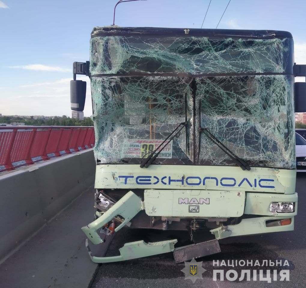 ДТП с автобусами в Днепре: пострадали четыре пассажира