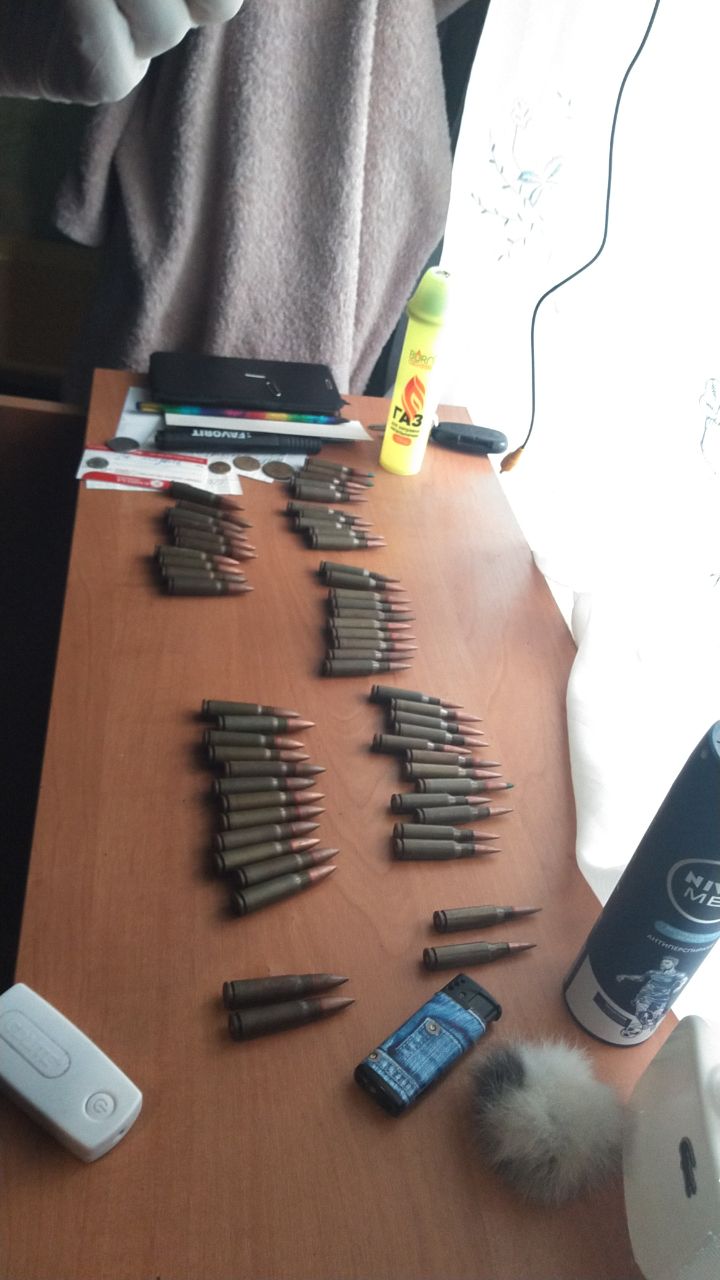 На Днепропетровщине сбывали оружие и взрывчатку из зоны ООС