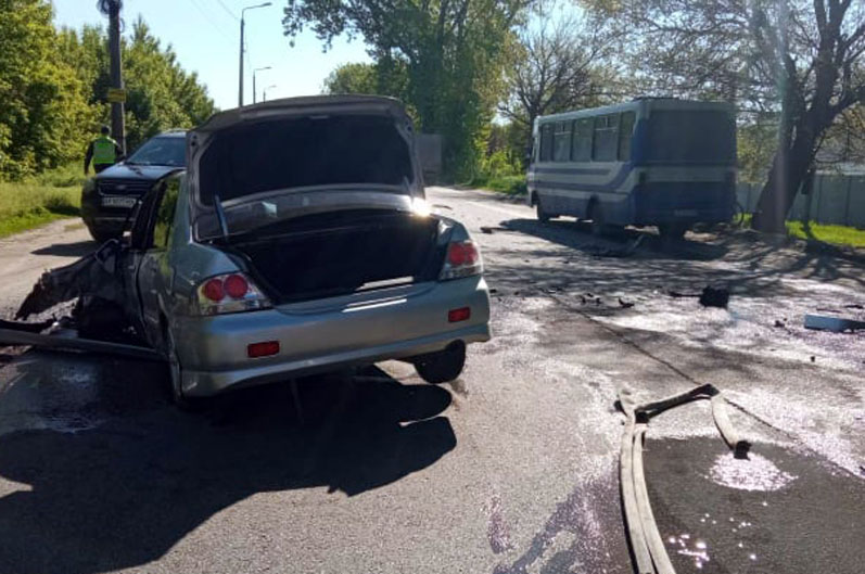 Лобовое столкновение в Днепре: пострадал водитель 