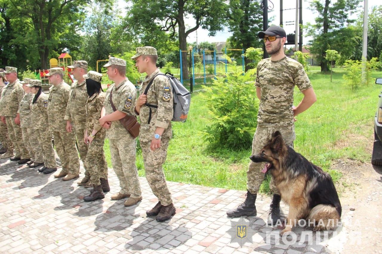 В Днепропетровской области вторые сутки ищут пропавшую девочку