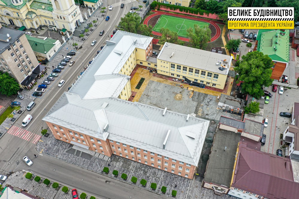 В Днепре завершают реконструкцию гимназии №33