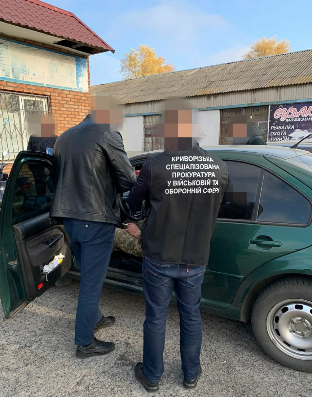 "Откосить" от армии за $1000: в Днепропетровской области на взятке поймали сотрудника военкомата 