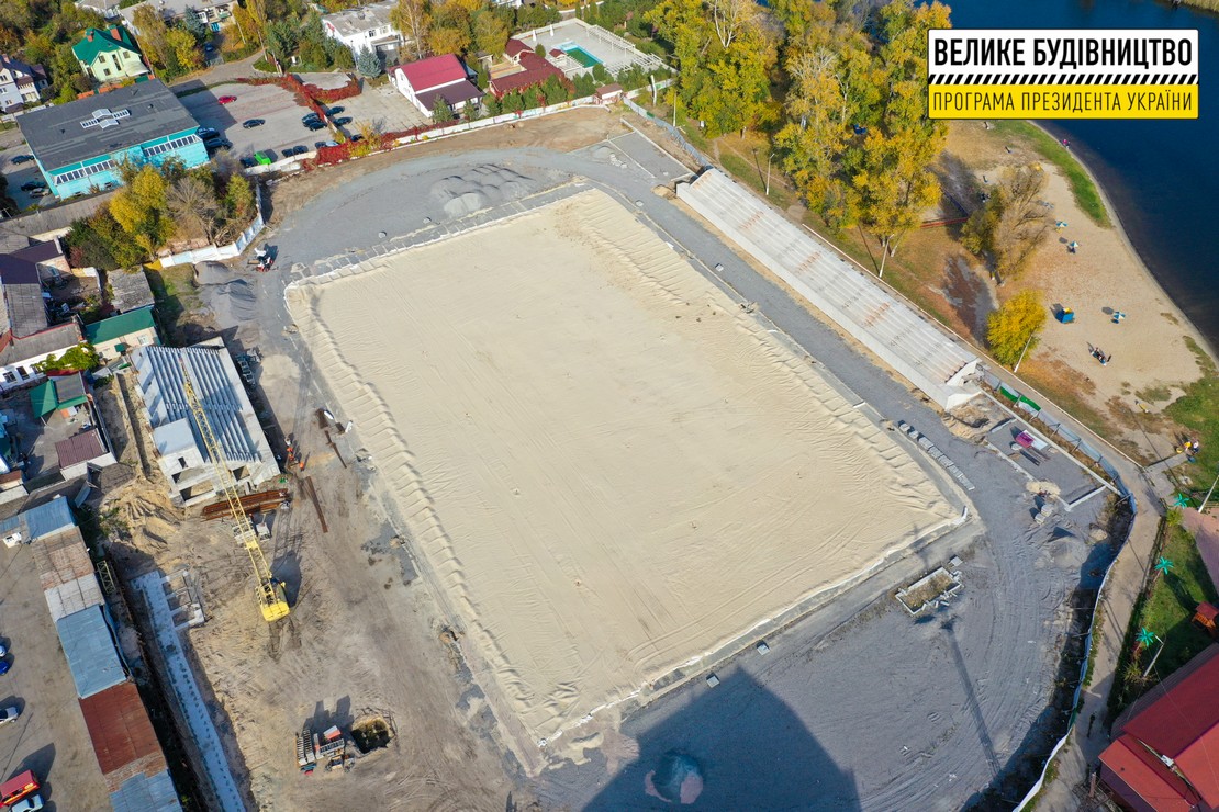На главной арене Новомосковска проводится масштабная реконструкция