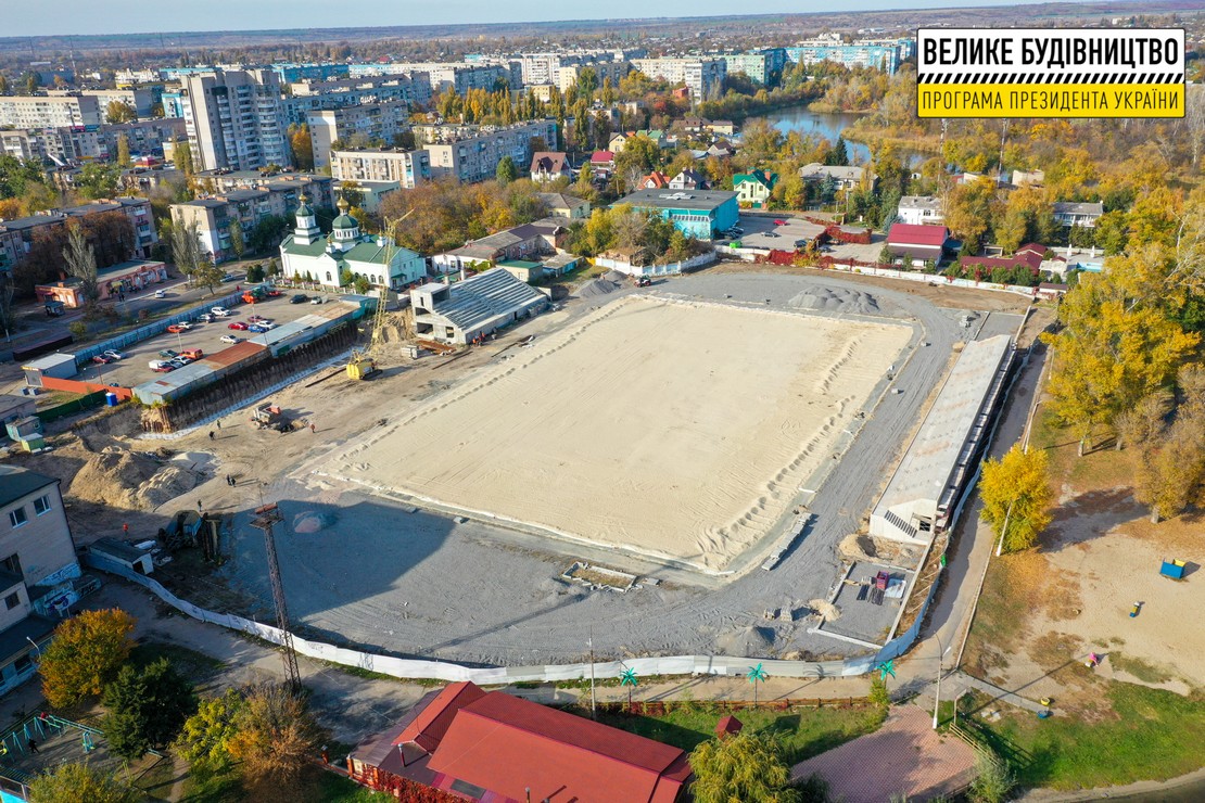 На главной арене Новомосковска проводится масштабная реконструкция