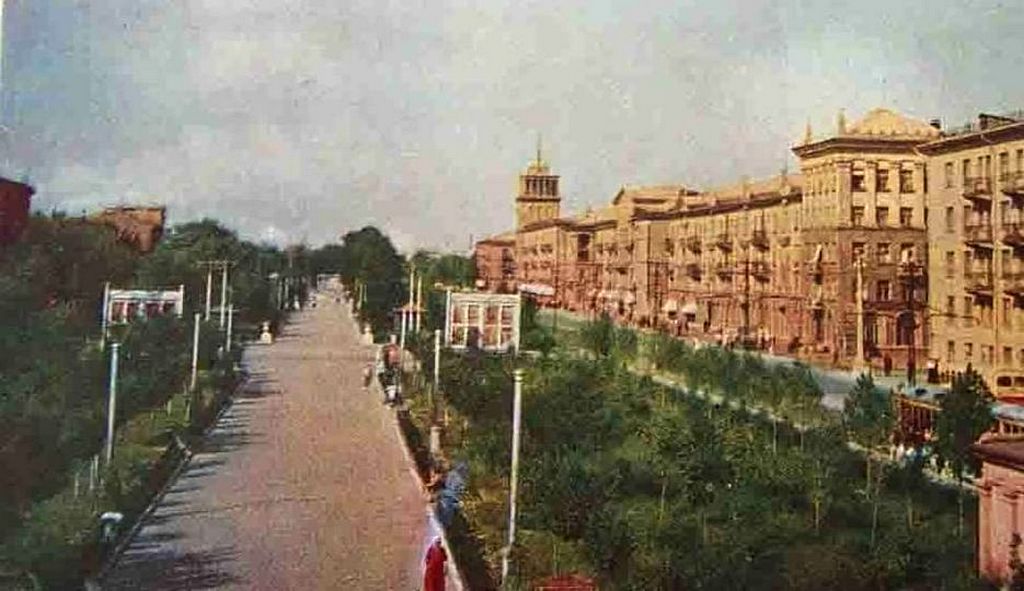 Заварихина, Запорожская, Ленина и даже Викингов: история главного проспекта Каменского-Днепродзержинска (редкие фото)