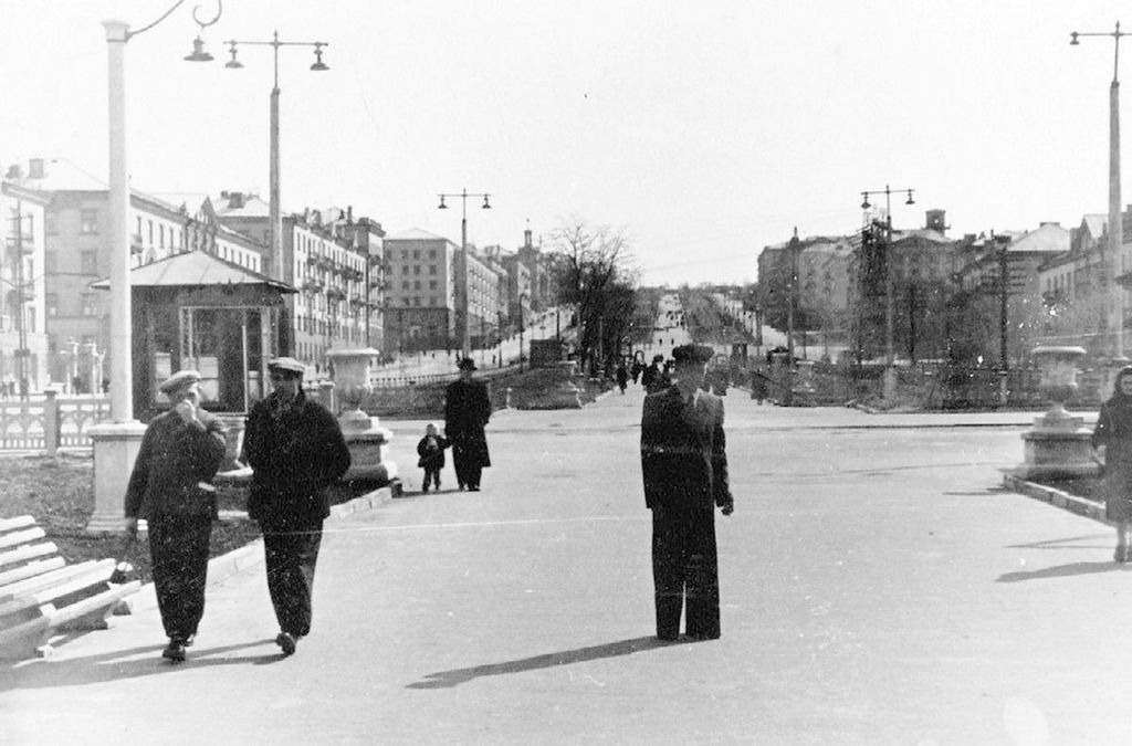 Заварихина, Запорожская, Ленина и даже Викингов: история главного проспекта Каменского-Днепродзержинска (редкие фото)