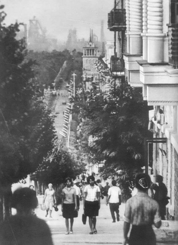 Заварихина, Запорожская, Ленина и даже Викингов: история главного проспекта Каменского-Днепродзержинска (редкие фото)