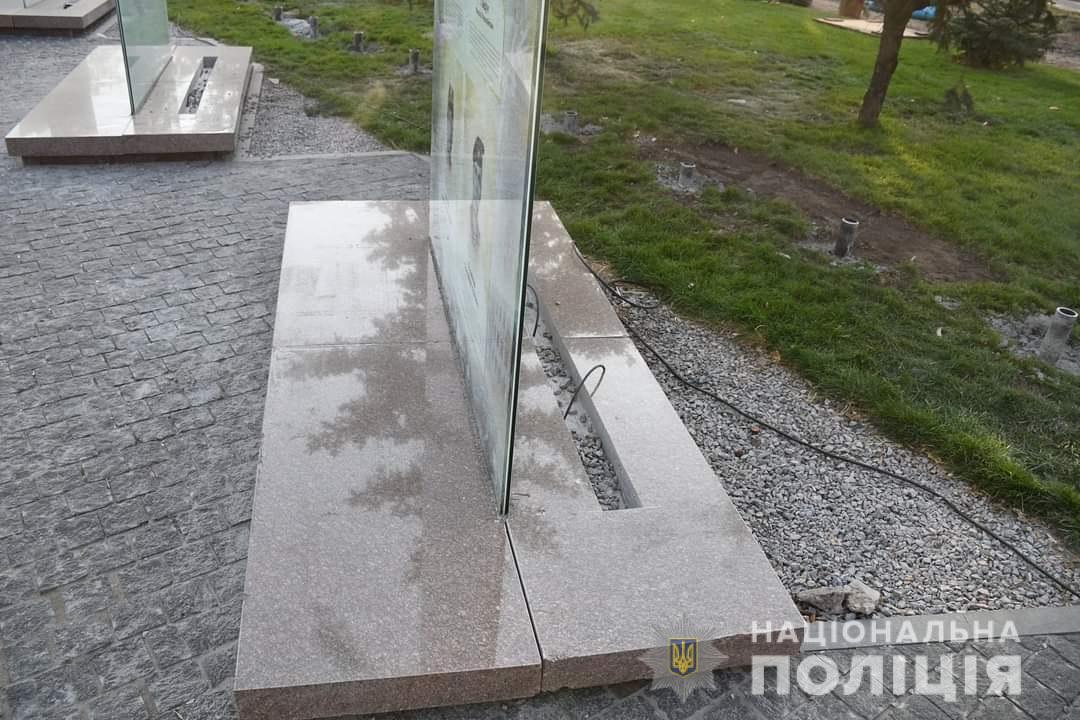 В Днепропетровской области украли фонари с Аллеи славы героев АТО