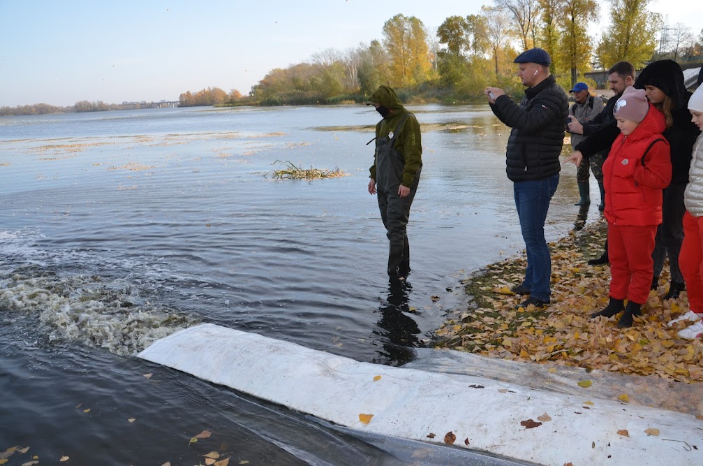 Как на Днепропетровщине происходит зарыбление реки