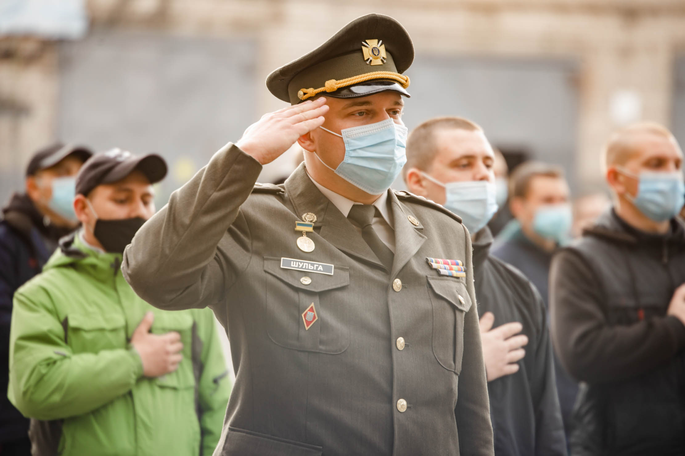 Почти сотню новобранцев торжественно отправили на службу в армию
