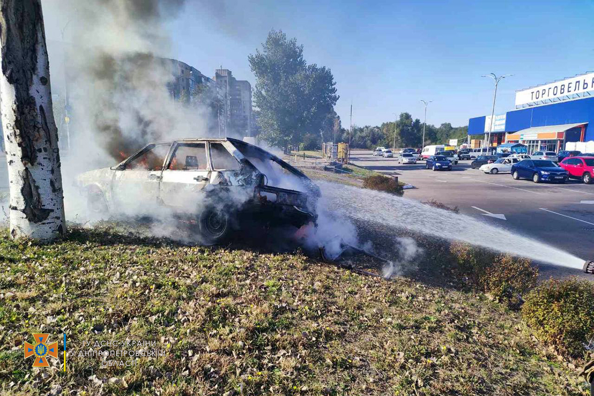 В Каменском сгорела легковушка