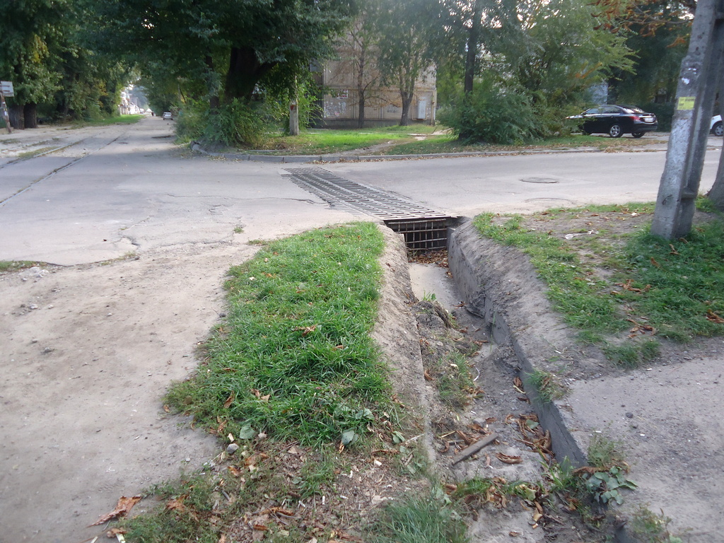 В Каменском вспомнили о проблемной ливневке