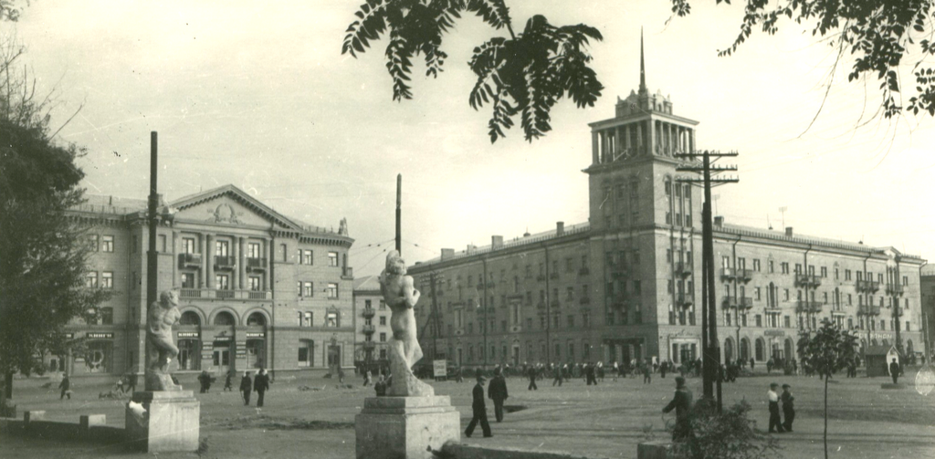 Заварихина, Запорожская, Ленина и даже Викингов: история главного проспекта Каменского-Днепродзержинска (редкие фото)