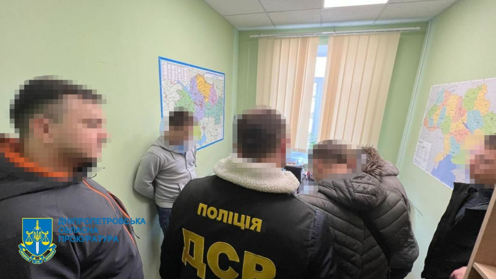 На Дніпропетровщині двох чиновників міськради затримали на хабарі
