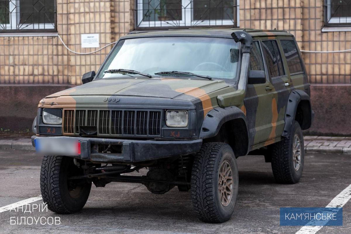 У Кам'янському військовим передали черговий автомобіль 
