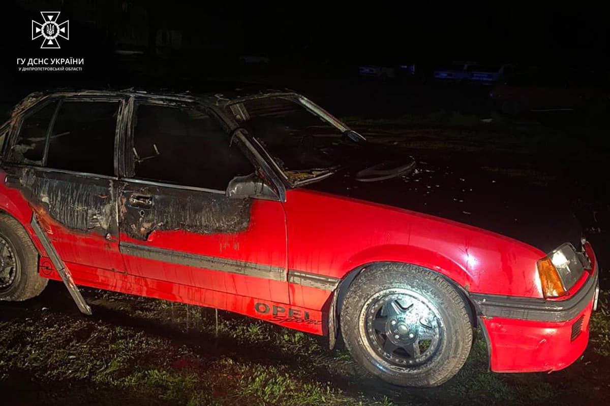 У Кам'янському вночі палав автомобіль