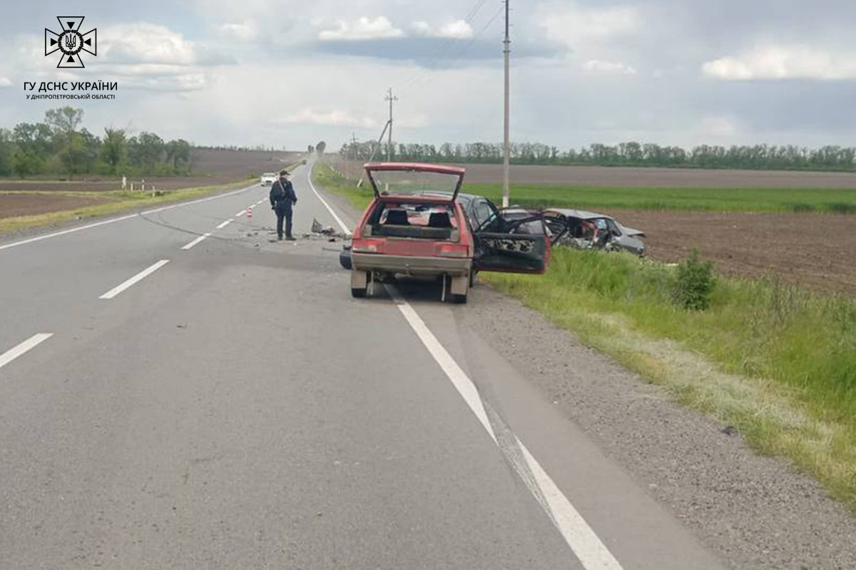 Жахлива аварія на Дніпропетровщині: загинули троє людей, є постраждалі 