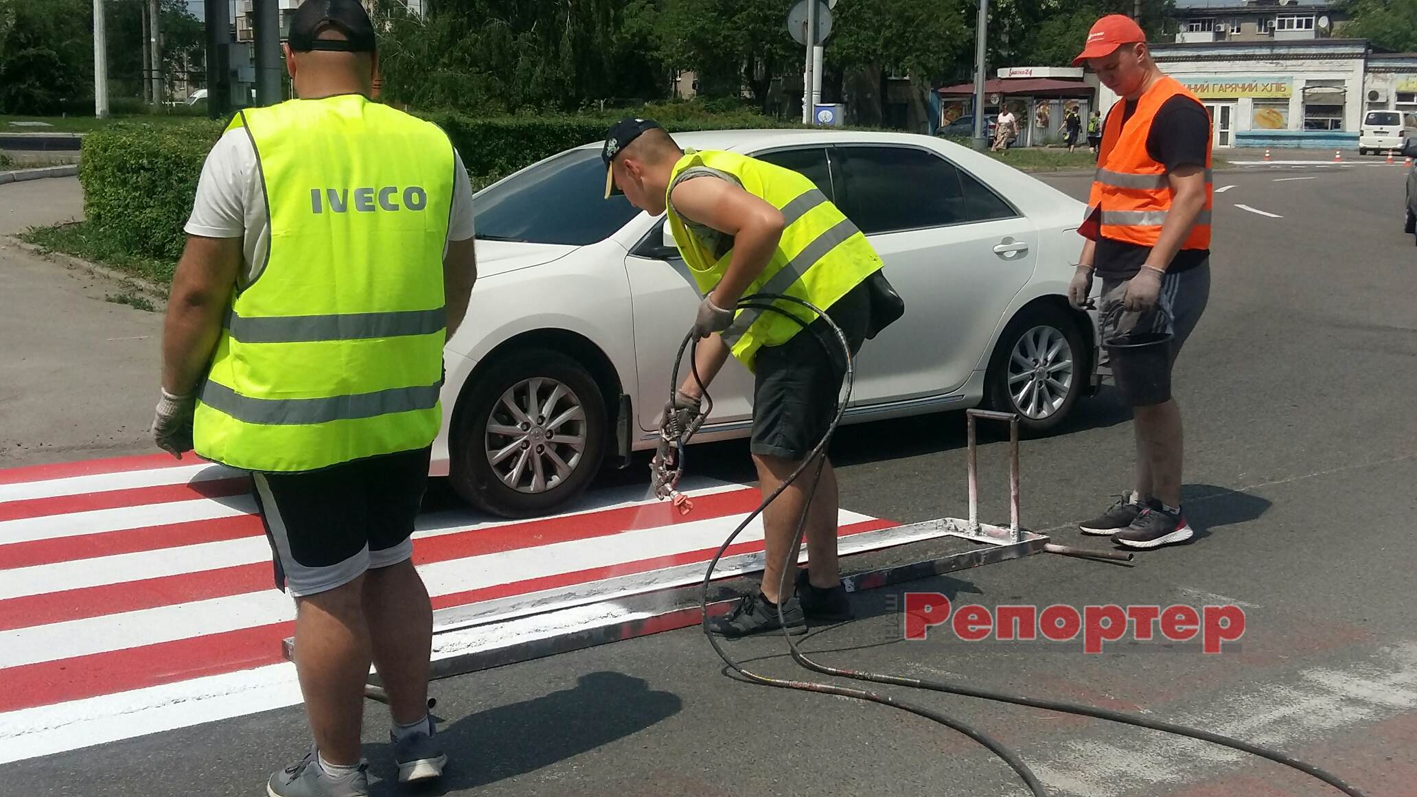 Ракетний удар по Дніпру: постраждали люди