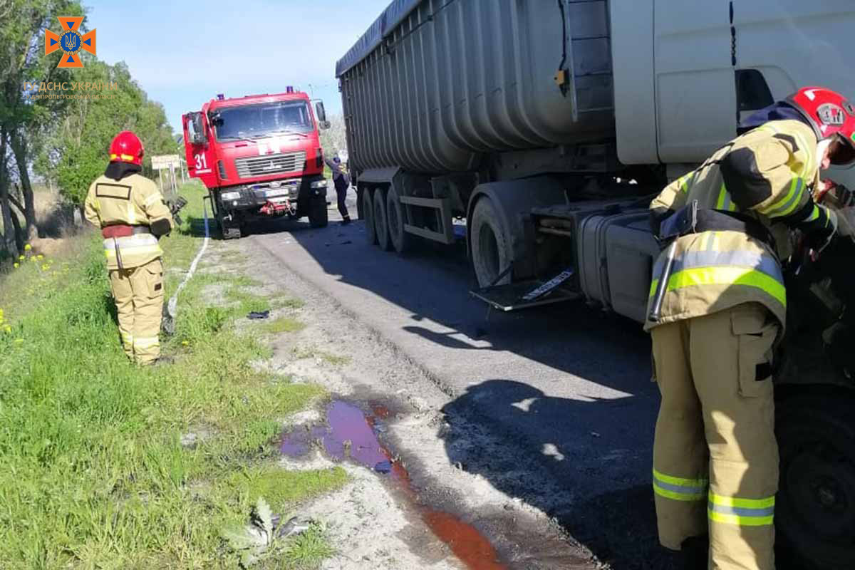 У Дніпропетровській області внаслідок ДТП з вантажівкою загинув водій легковика