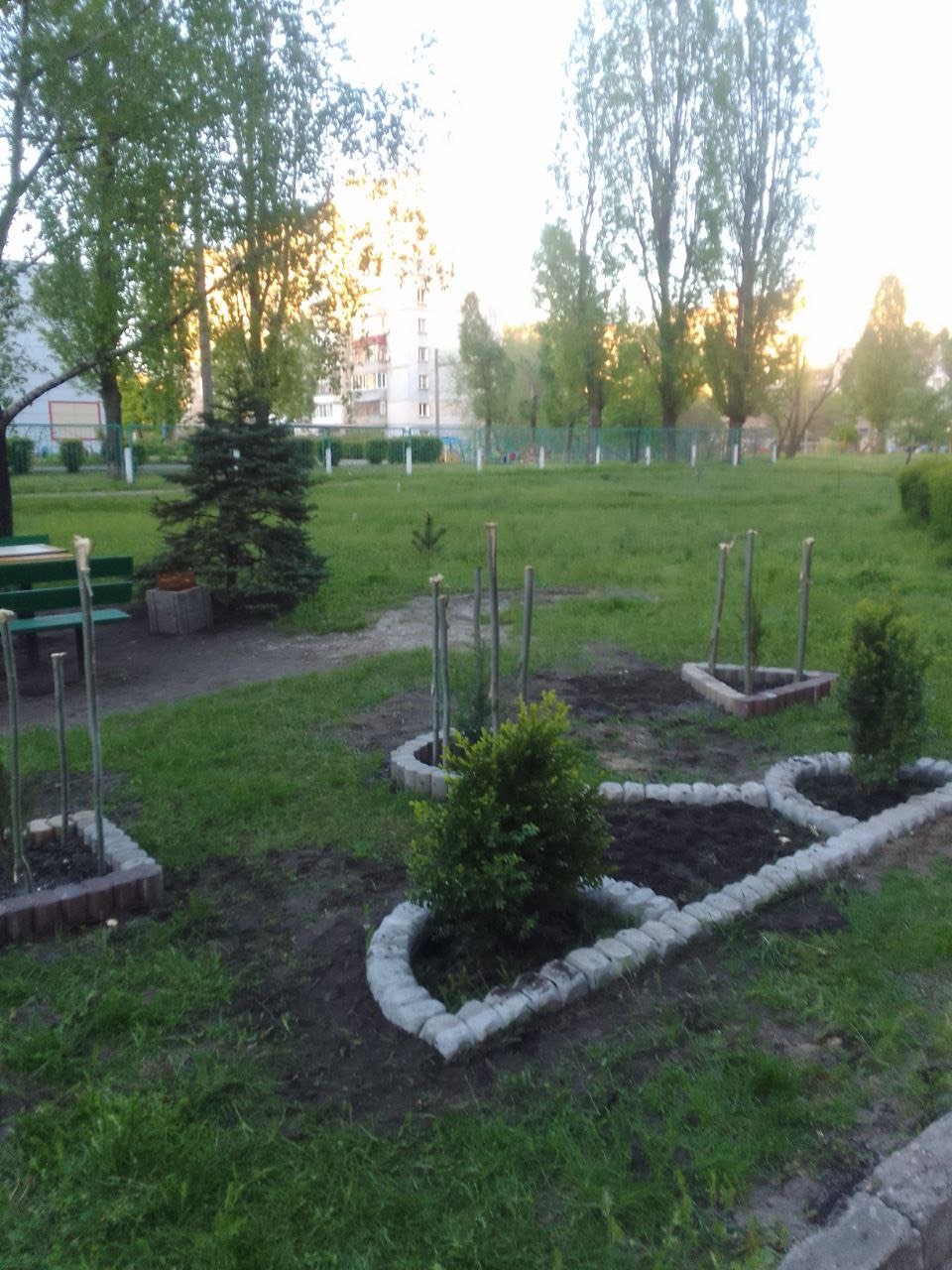 Небайдужі мешканці Кам'янського активно займаються благоустроєм 