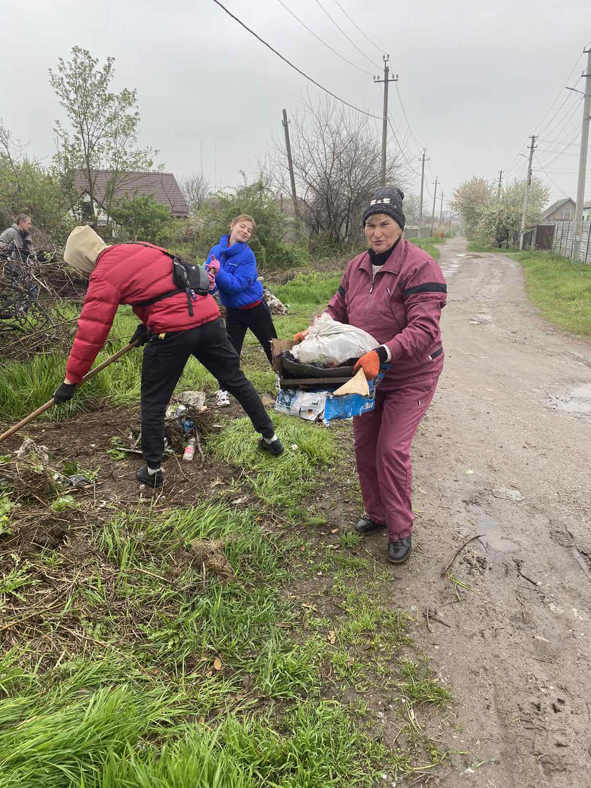 Небайдужі мешканці Кам'янського активно займаються благоустроєм 