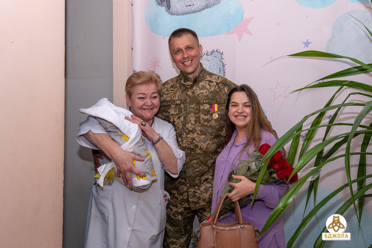 У Кам'янському родину військового привітали з важливою подією