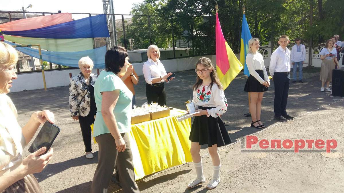 В перший день літа у школах Кам’янського закінчився навчальний рік