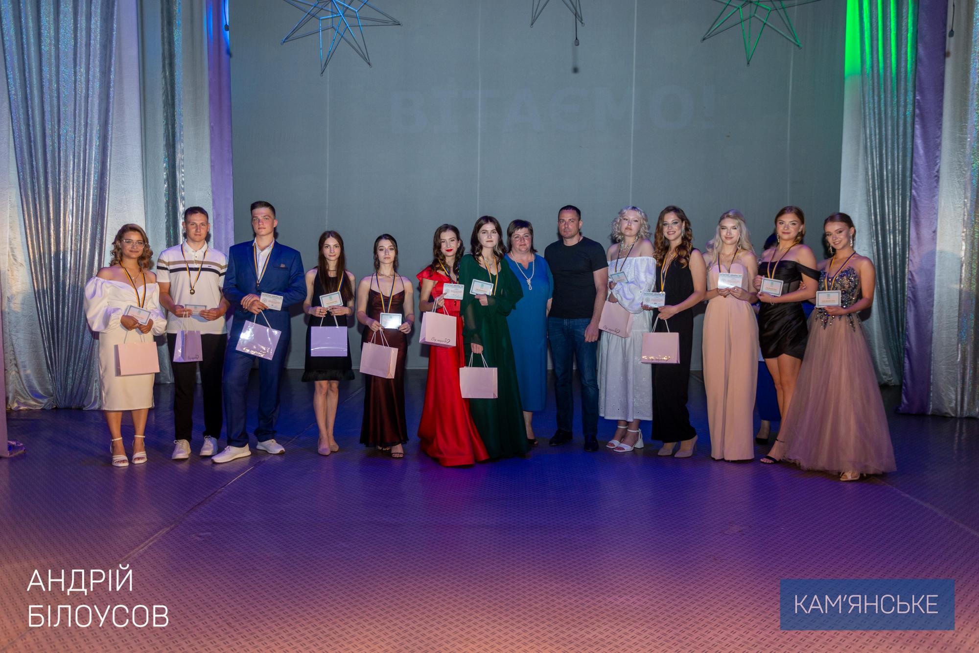 У Кам'янському нагородили випускників-медалістів 