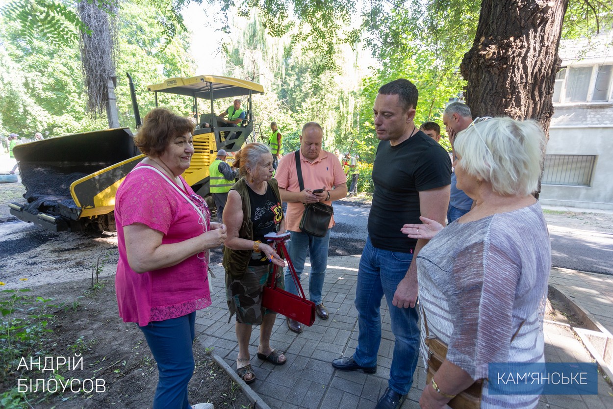 Офіційно: у Кам'янському за дорученням міського голови продовжують ремонт внутрішньоквартальних доріг (відео)