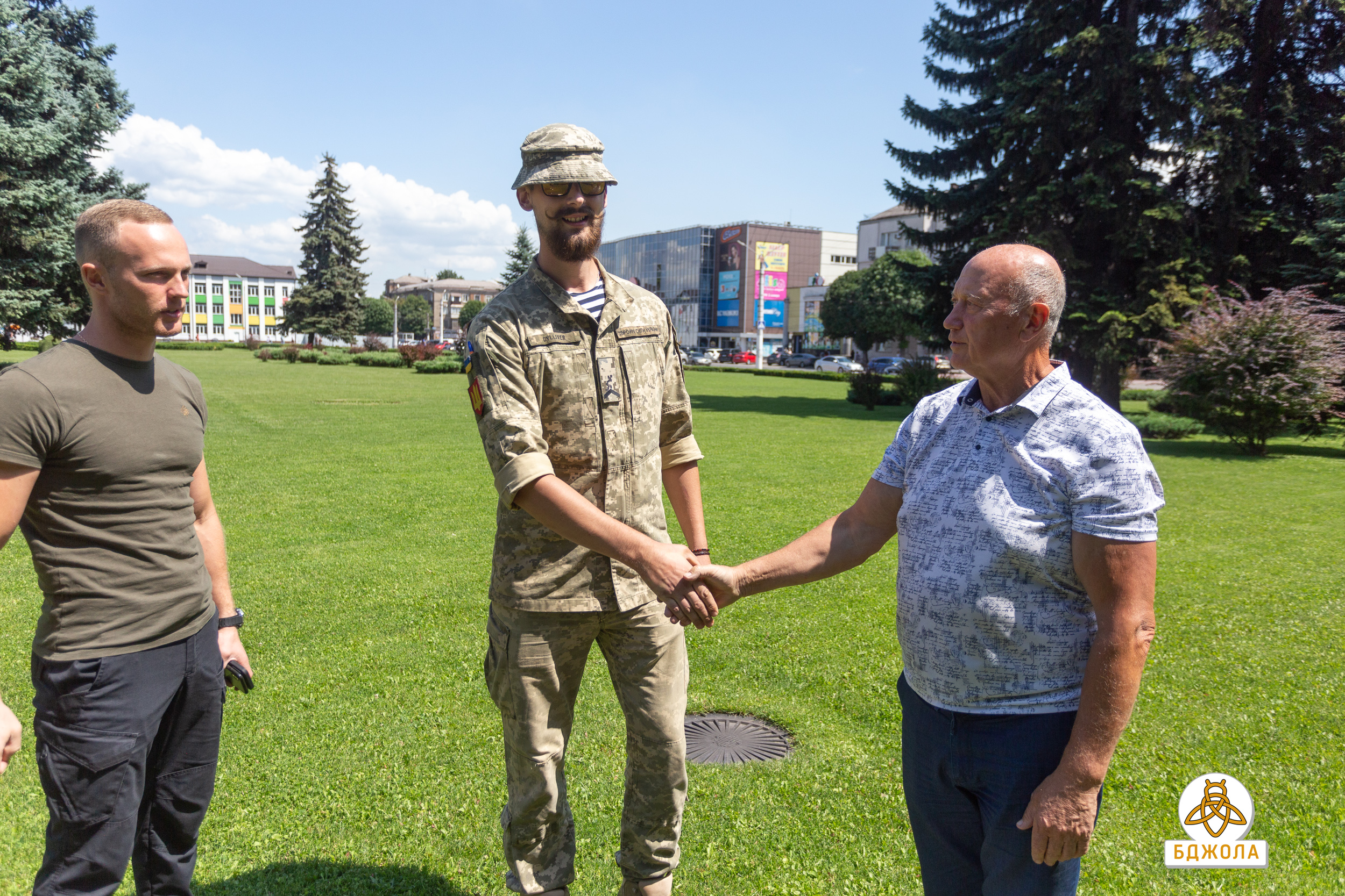 У Кам'янському продовжують підтримувати українських оборонців