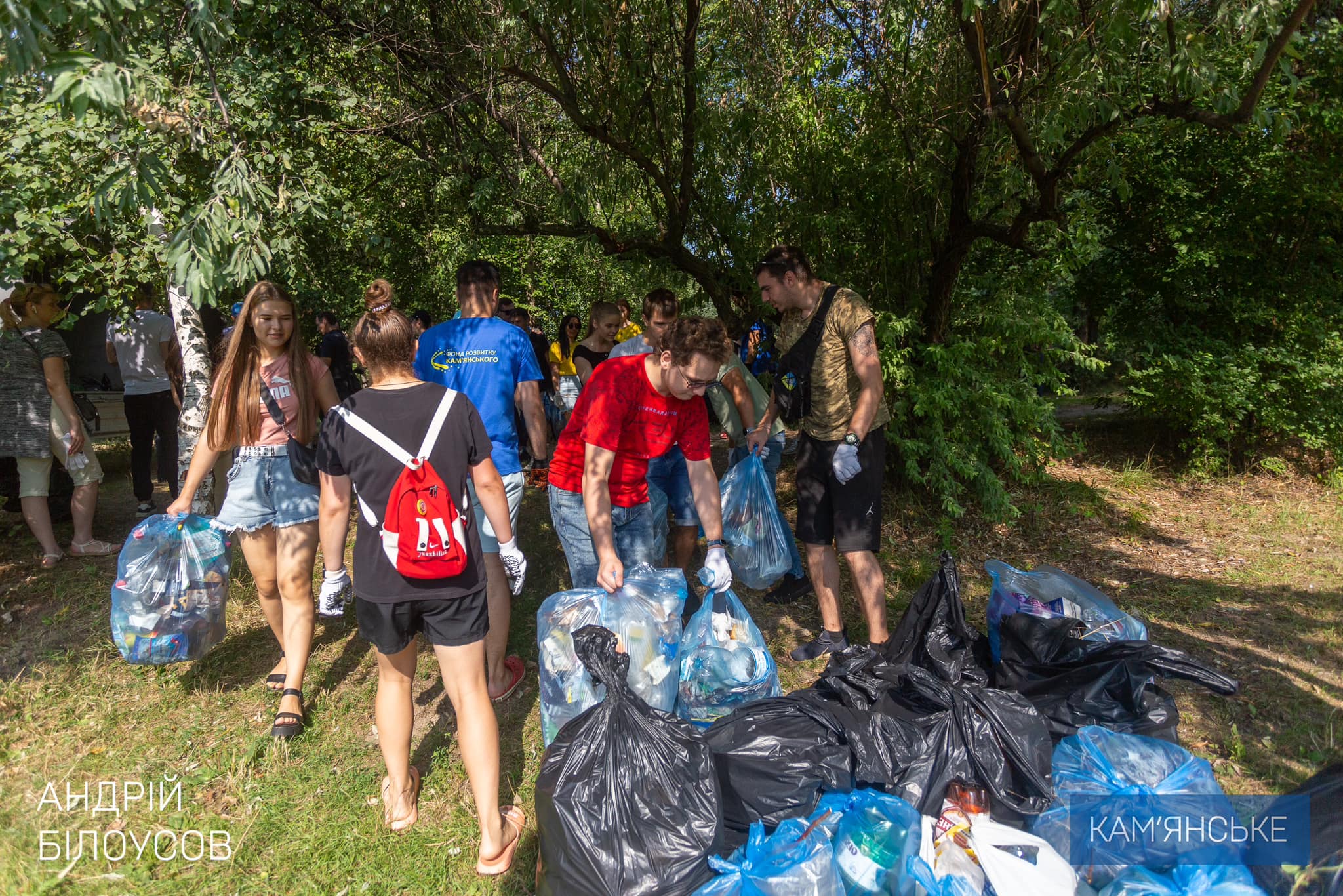 У Кам'янському прибрали зелену зону біля лівобережного каналу (відео)