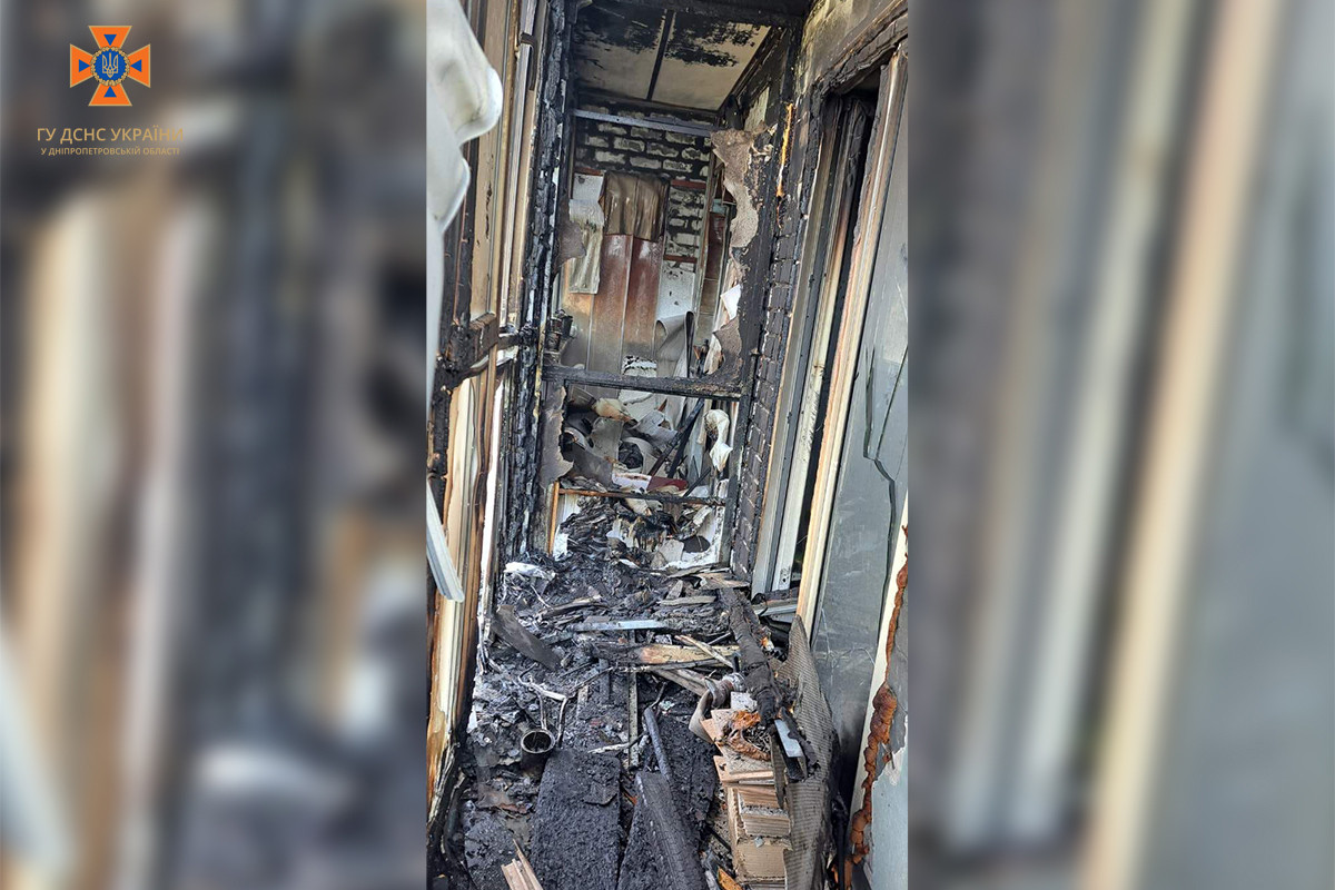 Пожежа у Кам'янському: рятувальники вивели чоловіка із задимленої квартири